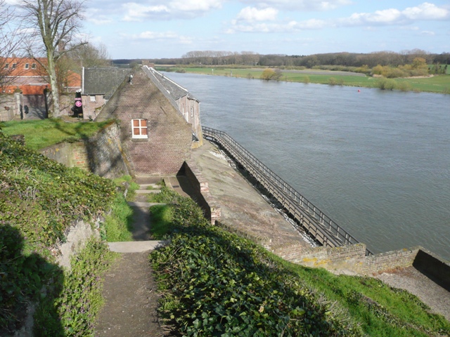 De Maas vanuit Kasteel Kessel